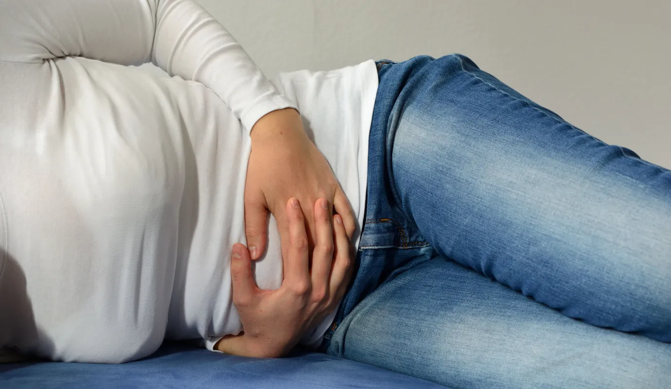 Adobe, Bauchschmerzen