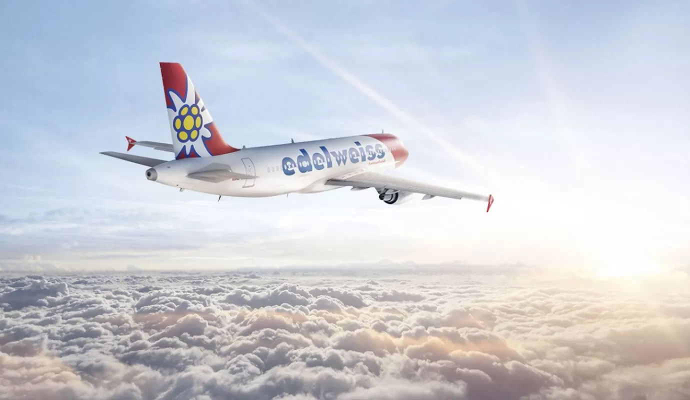 Les nouveaux nés de moins de sept jours doivent être munis d’un certificat d’aptitude à voyager signé par le médecin traitant. Foto: flyedelweiss.com
