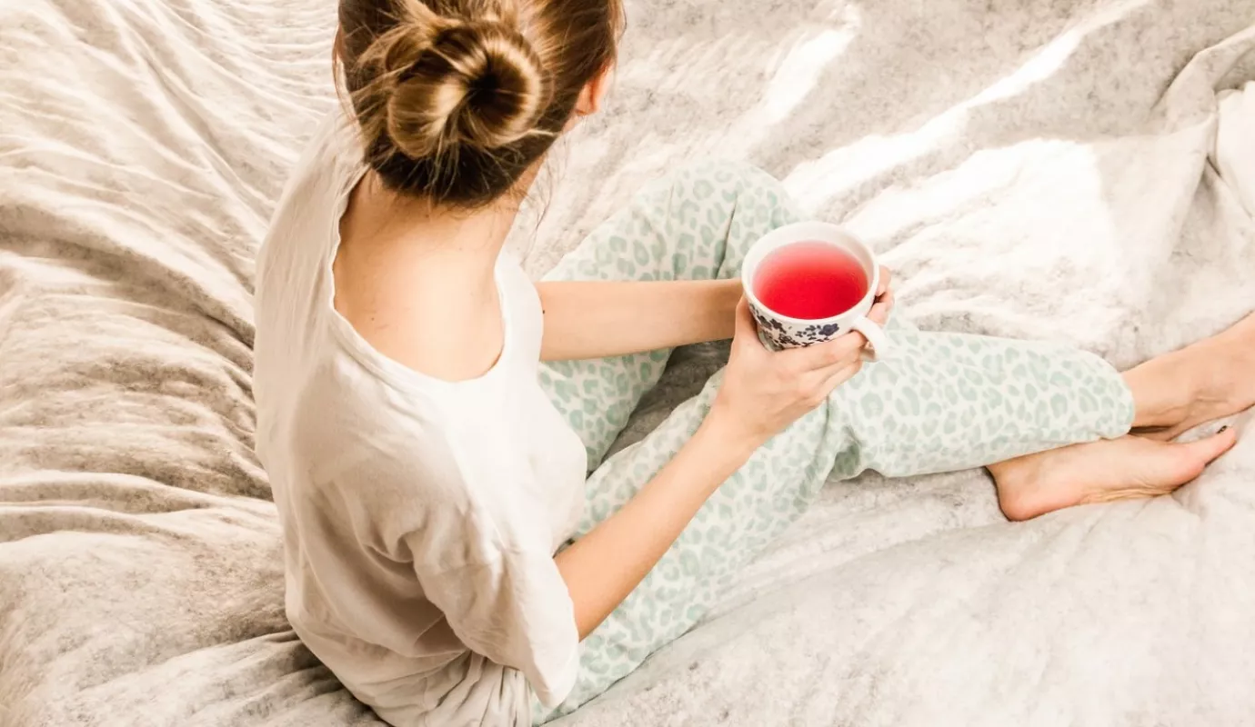 Pixabay_Frau_Tee_Pyjama